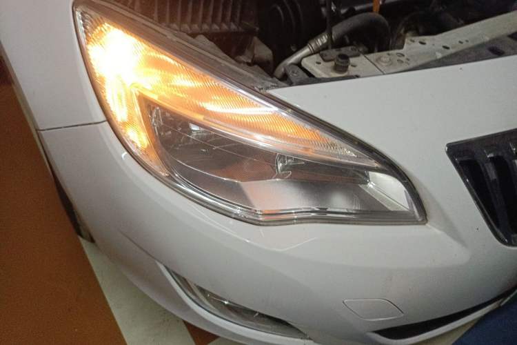 Used Buick GT 2014 XT 1.6L Automatic Fashion Edition Right Front Headlight