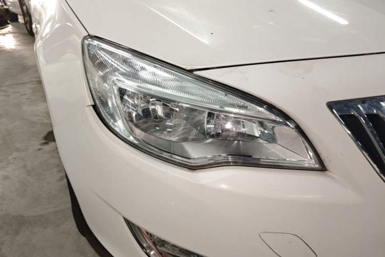 Used Buick GT 2014 XT 1.6L Automatic Fashion Edition Right Front Headlight