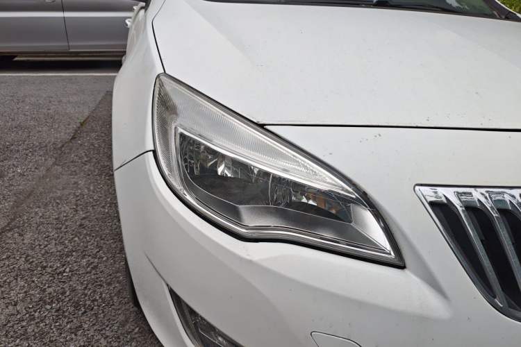 Used Buick GT 2014 XT 1.6L Automatic Fashion Edition Right Front Headlight