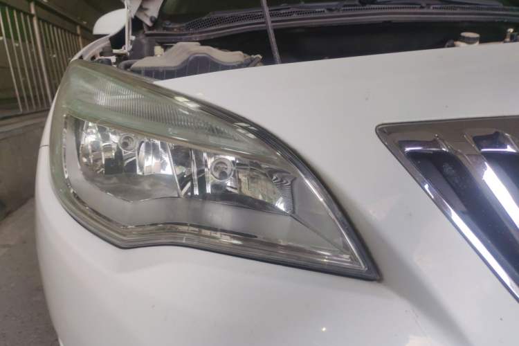 Used Buick GT 2014 XT 1.6L Automatic Fashion Edition Right Front Headlight