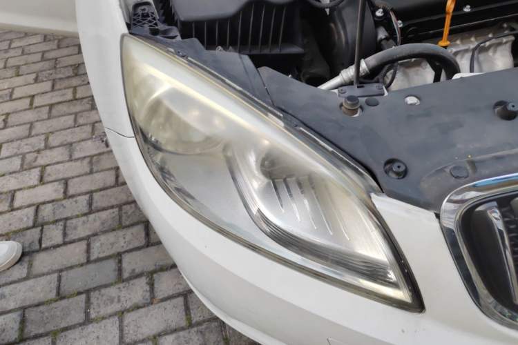 Used Buick GT 2014 XT 1.6L Automatic Comfort Edition Right Front Headlight