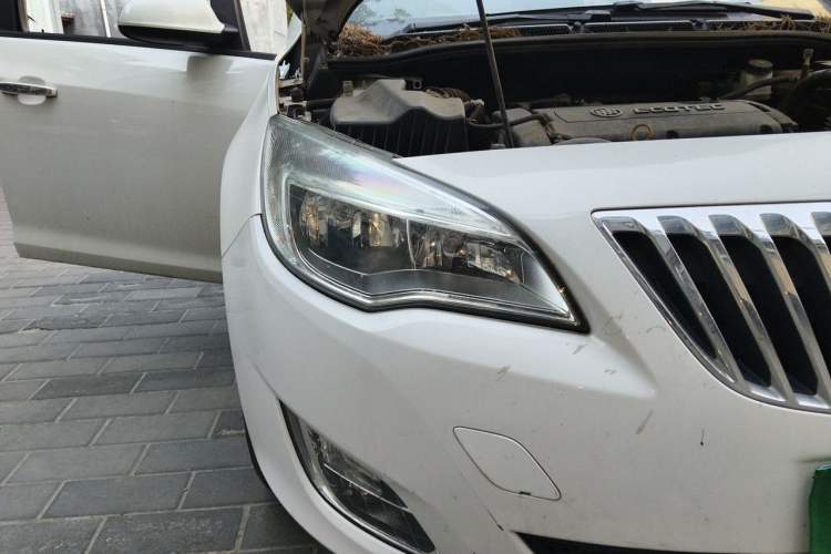 Used Buick GT 2014 XT 1.6L Automatic Fashion Edition Right Front Headlight