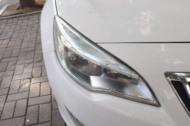 Used Buick GT 2014 XT 1.6L Automatic Comfort Edition Right Front Headlight