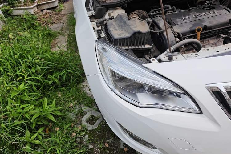 Used Buick GT 2014 XT 1.6L Automatic Comfort Edition Right Front Headlight