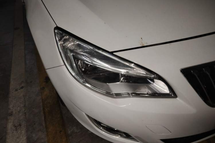 Used Buick GT 2014 XT 1.6L Automatic Fashion Edition Right Front Headlight