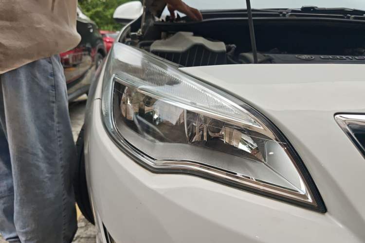 Used Buick GT 2014 XT 1.6L Automatic Fashion Edition Right Front Headlight