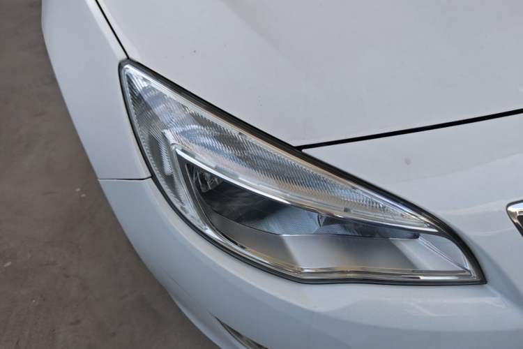 Used Buick GT 2014 XT 1.6L Manual Entry-Level Model Right Front Headlight