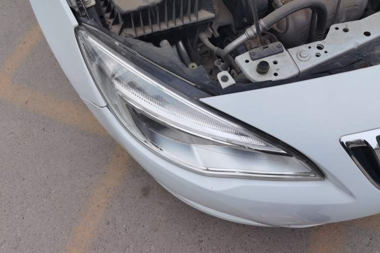 Used Buick GT 2014 XT 1.6L Automatic Fashion Edition Right Front Headlight