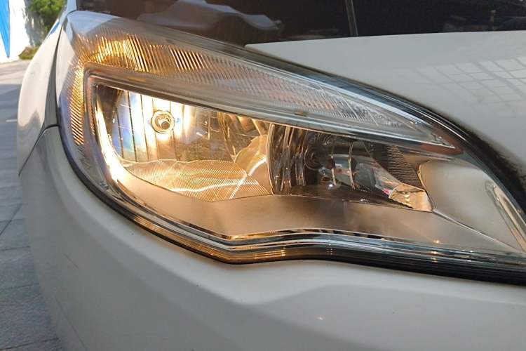Used Buick GT 2014 XT 1.6L Automatic Fashion Edition Right Front Headlight