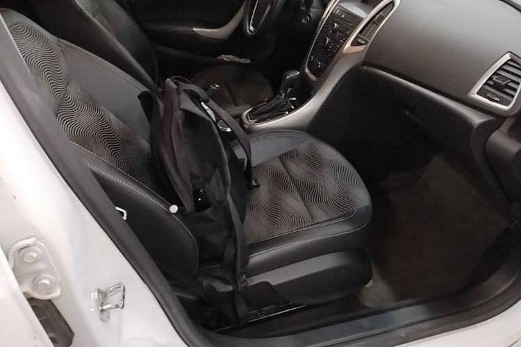 Used Buick GT 2014 XT 1.6L Automatic Fashion Edition Right Front Seat