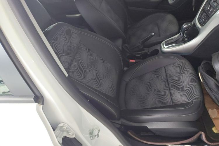Used Buick GT 2014 XT 1.6L Automatic Fashion Edition Right Front Seat