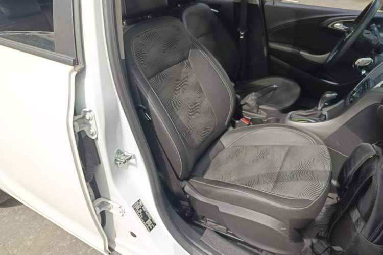 Used Buick GT 2014 XT 1.6L Automatic Fashion Edition Right Front Seat