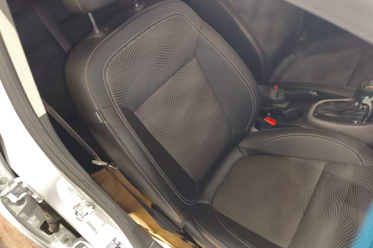 Used Buick GT 2014 XT 1.6L Automatic Fashion Edition Right Front Seat