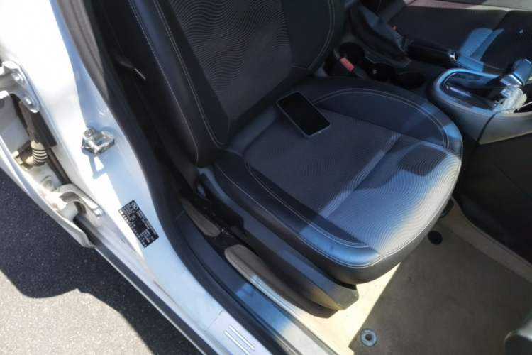 Used Buick GT 2014 XT 1.6L Automatic Fashion Edition Right Front Seat