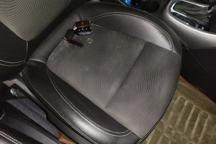 Used Buick GT 2014 XT 1.6L Automatic Fashion Edition Right Front Seat
