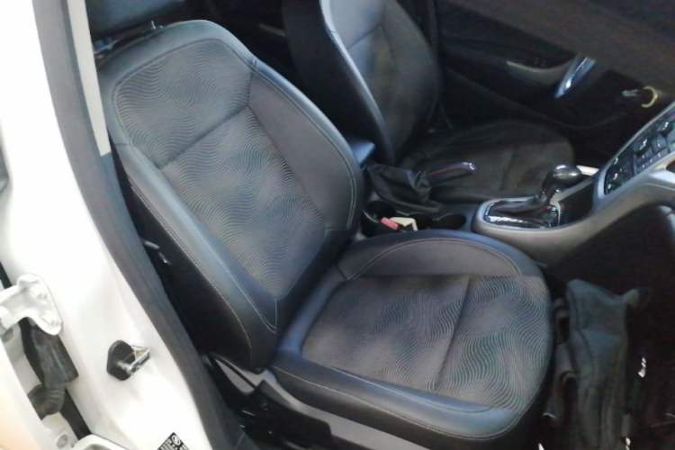 Used Buick GT 2014 XT 1.6L Automatic Fashion Edition Right Front Seat