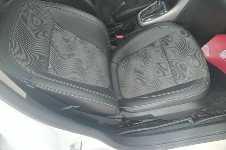 Used Buick GT 2014 XT 1.6L Automatic Fashion Edition Right Front Seat