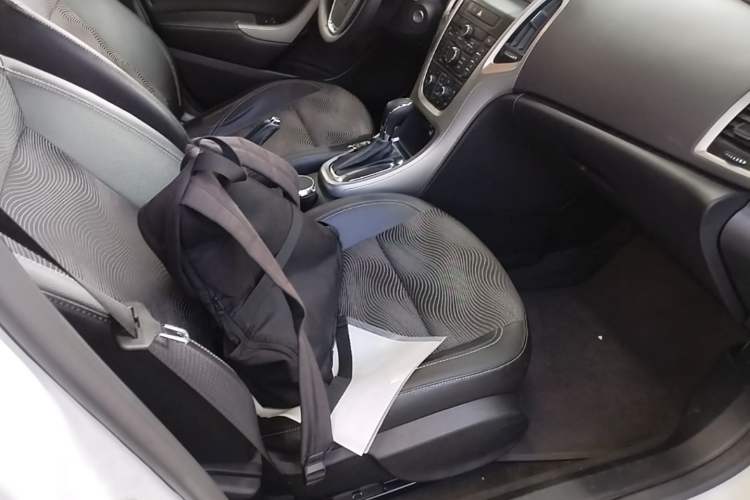 Used Buick GT 2014 XT 1.6L Automatic Fashion Edition Right Front Seat