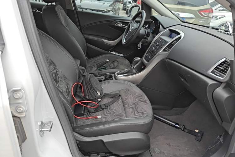 Used Buick GT 2014 XT 1.6L Automatic Fashion Edition Right Front Seat