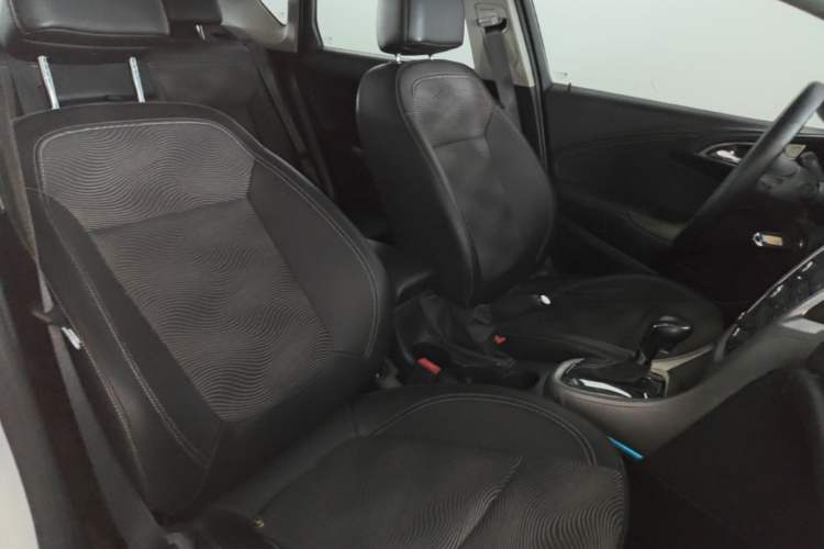Used Buick GT 2014 XT 1.6L Automatic Fashion Edition Right Front Seat