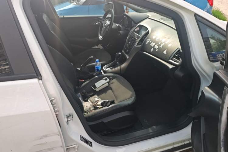 Used Buick GT 2014 XT 1.6L Automatic Fashion Edition Right Front Seat