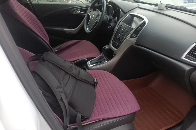 Used Buick GT 2014 XT 1.6L Automatic Fashion Edition Right Front Seat