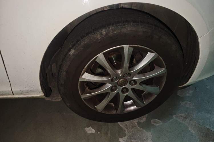 Used Buick GT 2014 XT 1.6L Automatic Fashion Edition Right Front Wheel Hub