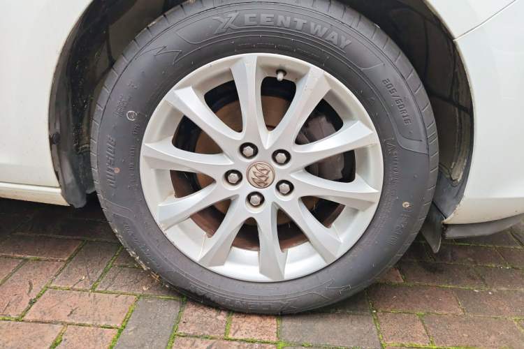 Used Buick GT 2014 XT 1.6L Automatic Fashion Edition Right Front Wheel Hub