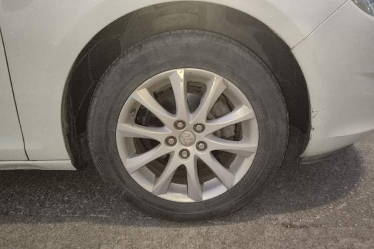 Used Buick GT 2014 XT 1.6L Automatic Fashion Edition Right Front Wheel Hub
