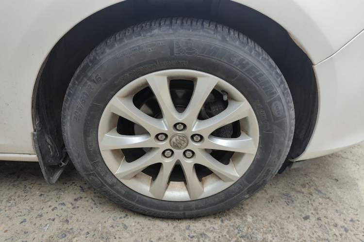 Used Buick GT 2014 XT 1.6L Automatic Fashion Edition Right Front Wheel Hub