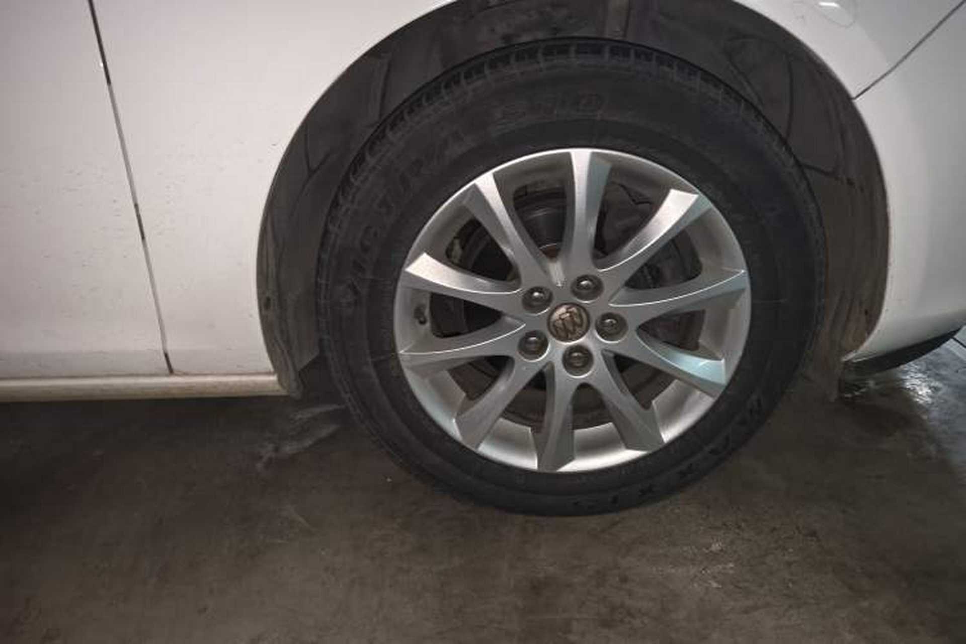 Used Buick GT 2014 XT 1.6L Automatic Fashion Edition Right Front Wheel Hub