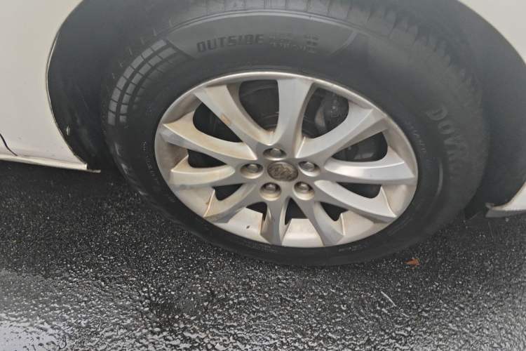 Used Buick GT 2014 XT 1.6L Automatic Fashion Edition Right Front Wheel Hub