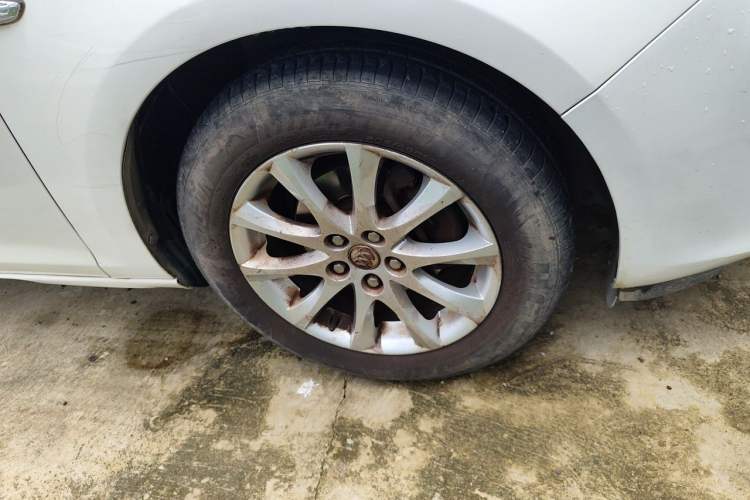 Used Buick GT 2014 XT 1.6L Automatic Comfort Edition Right Front Wheel Hub