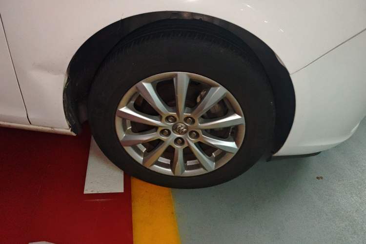 Used Buick GT 2014 XT 1.6L Automatic Fashion Edition Right Front Wheel Hub