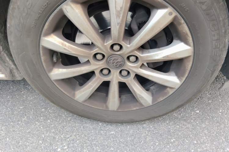 Used Buick GT 2014 XT 1.6L Manual Comfort Edition Right Front Wheel Hub
