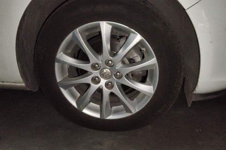 Used Buick GT 2014 XT 1.6L Automatic Fashion Edition Right Front Wheel Hub