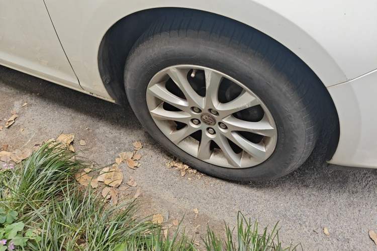 Used Buick GT 2014 XT 1.6L Automatic Fashion Edition Right Front Wheel Hub