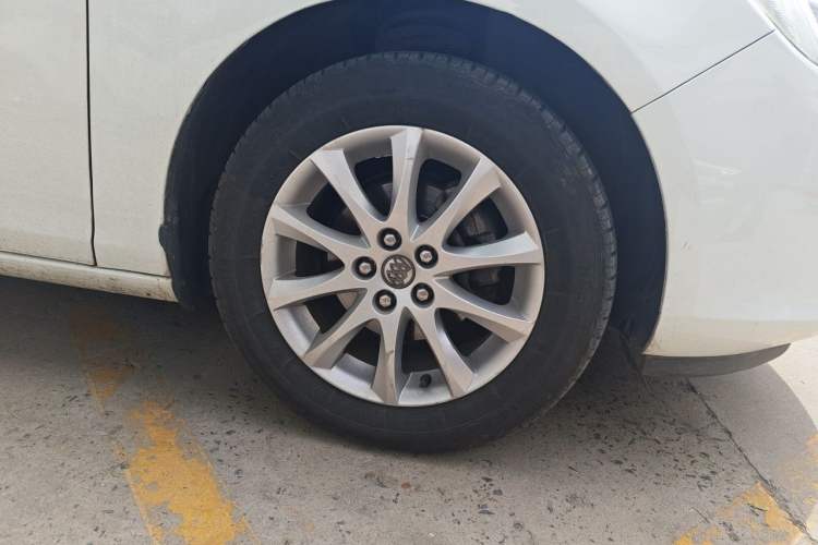 Used Buick GT 2014 XT 1.6L Automatic Fashion Edition Right Front Wheel Hub