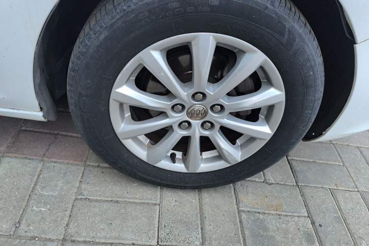 Used Buick GT 2014 XT 1.6L Automatic Fashion Edition Right Front Wheel Hub