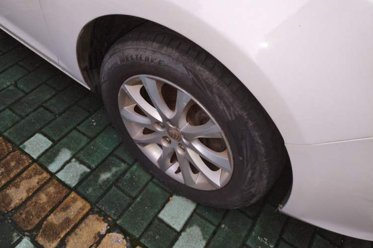 Used Buick GT 2014 XT 1.6L Automatic Fashion Edition Right Front Wheel Hub