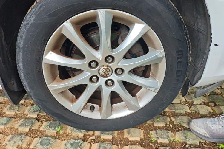 Used Buick GT 2014 XT 1.6L Automatic Fashion Edition Right Front Wheel Hub