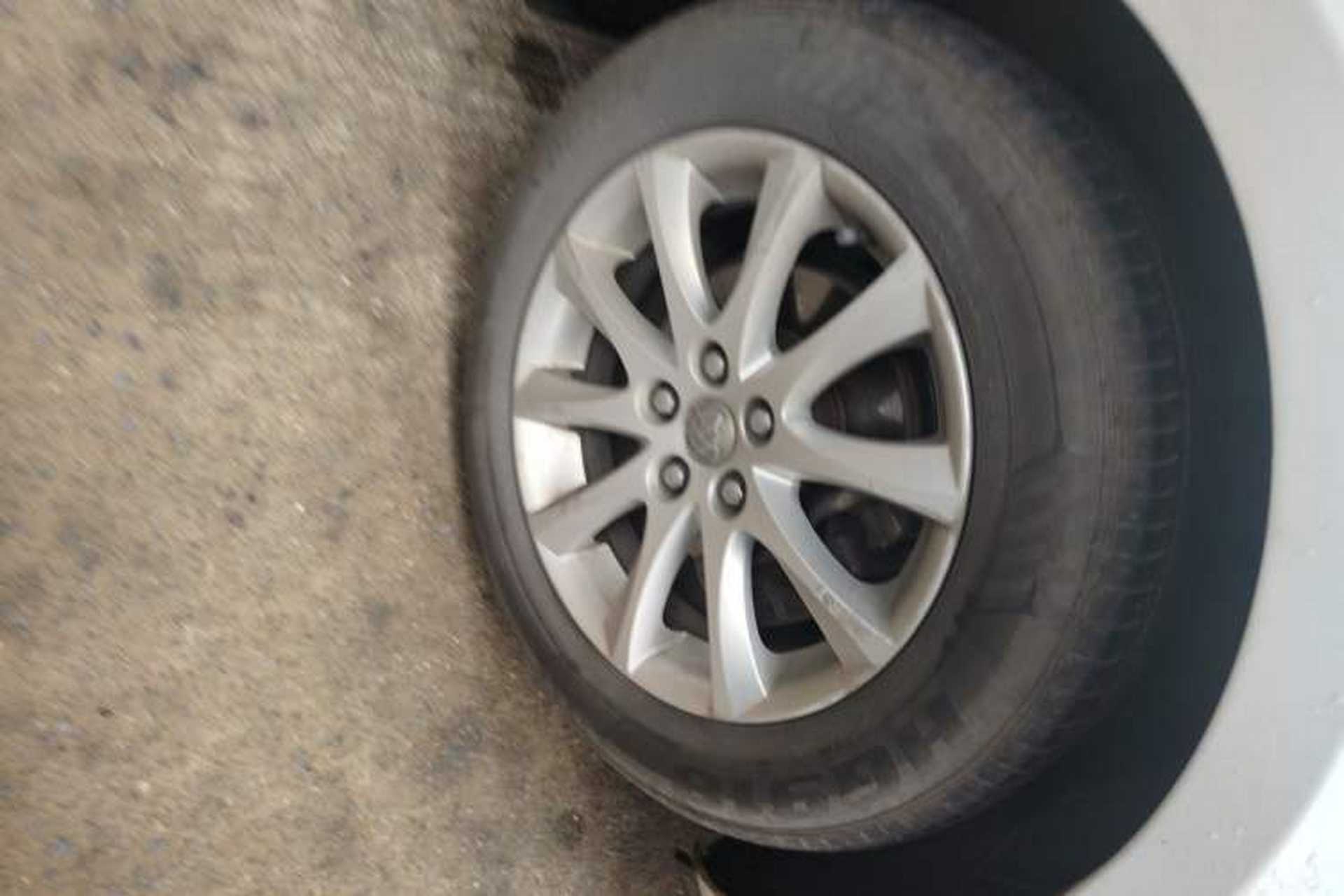 Used Buick GT 2014 XT 1.6L Automatic Fashion Edition Right Front Wheel Hub