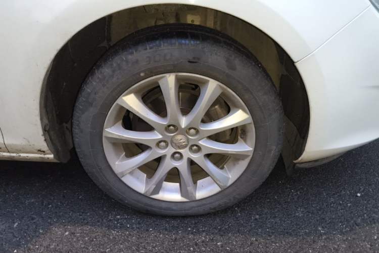Used Buick GT 2014 XT 1.6L Automatic Comfort Edition Right Front Wheel Hub