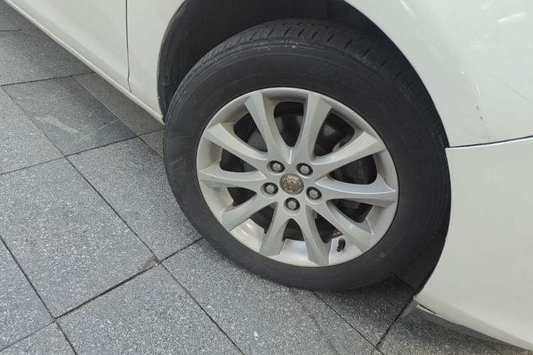Used Buick GT 2014 XT 1.6L Automatic Fashion Edition Right Front Wheel Hub