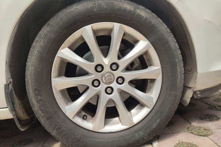 Used Buick GT 2014 XT 1.6L Automatic Fashion Edition Right Front Wheel Hub