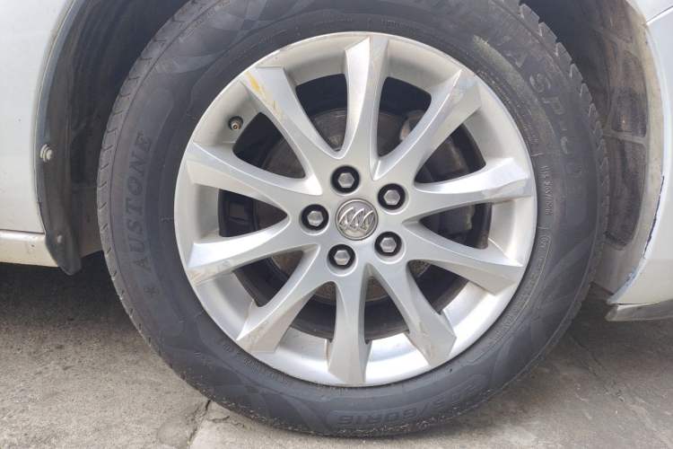 Used Buick GT 2014 XT 1.6L Automatic Fashion Edition Right Front Wheel Hub