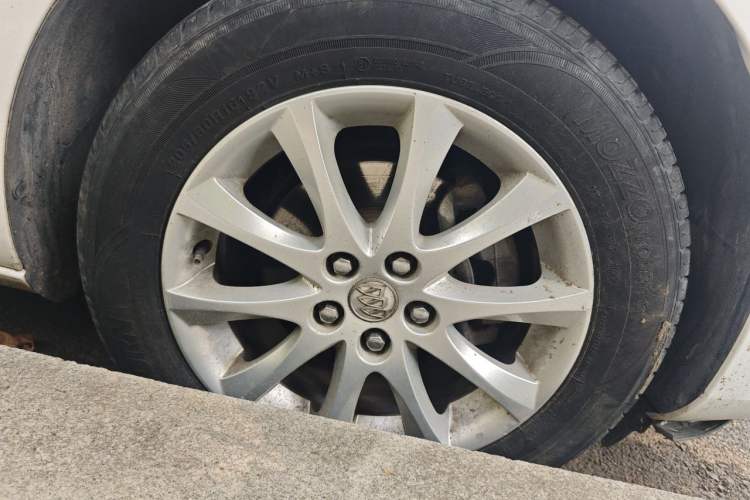 Used Buick GT 2014 XT 1.6L Automatic Fashion Edition Right Front Wheel Hub