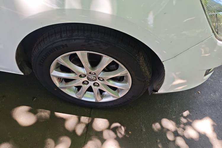 Used Buick GT 2014 XT 1.6L Manual Comfort Edition Right Front Wheel Hub
