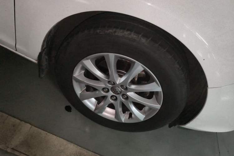 Used Buick GT 2014 XT 1.6L Automatic Fashion Edition Right Front Wheel Hub