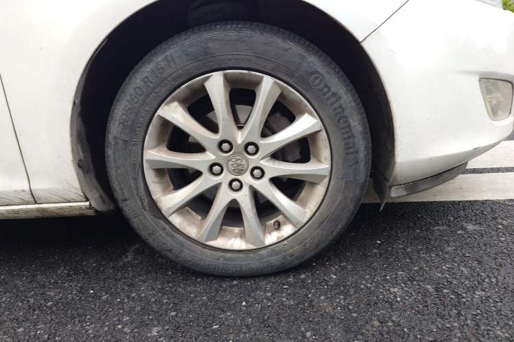 Used Buick GT 2014 XT 1.6L Automatic Comfort Edition Right Front Wheel Hub